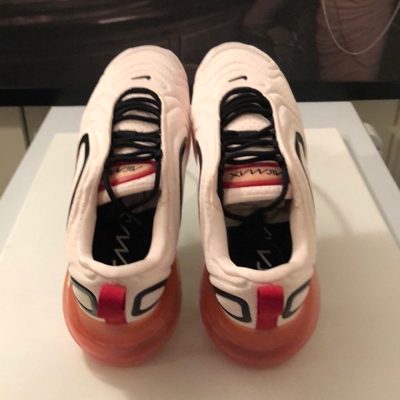 W NIKE AIR MAX 720 - Picture 7 of 8